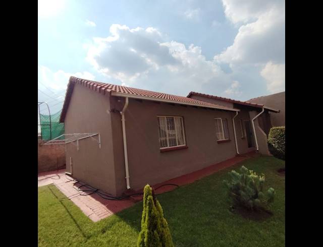 4 BEDROOM HOUSE FOR SALE IN ORMONDE VIEW